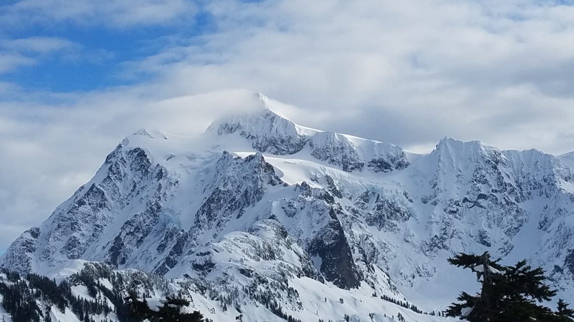 Artist Point snowshoe